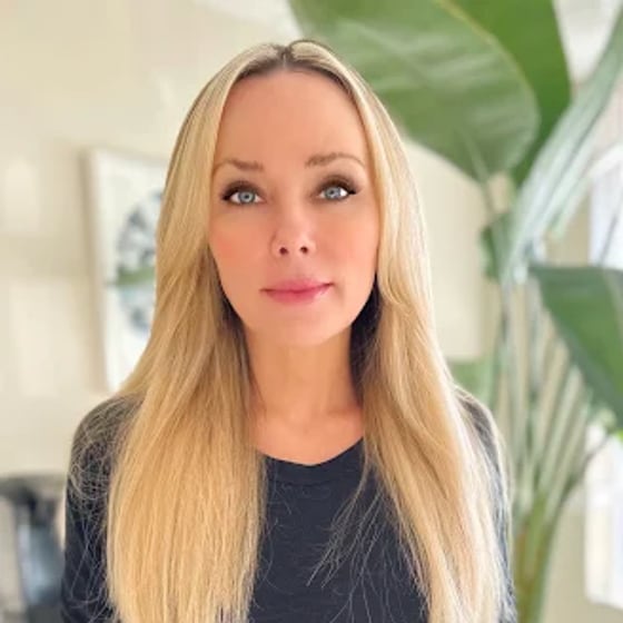 Bright blonde straight color