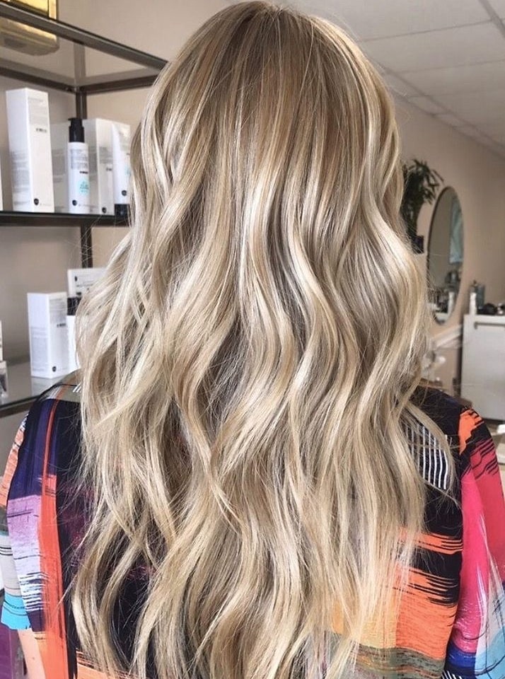 Honey and platinum blonde waves