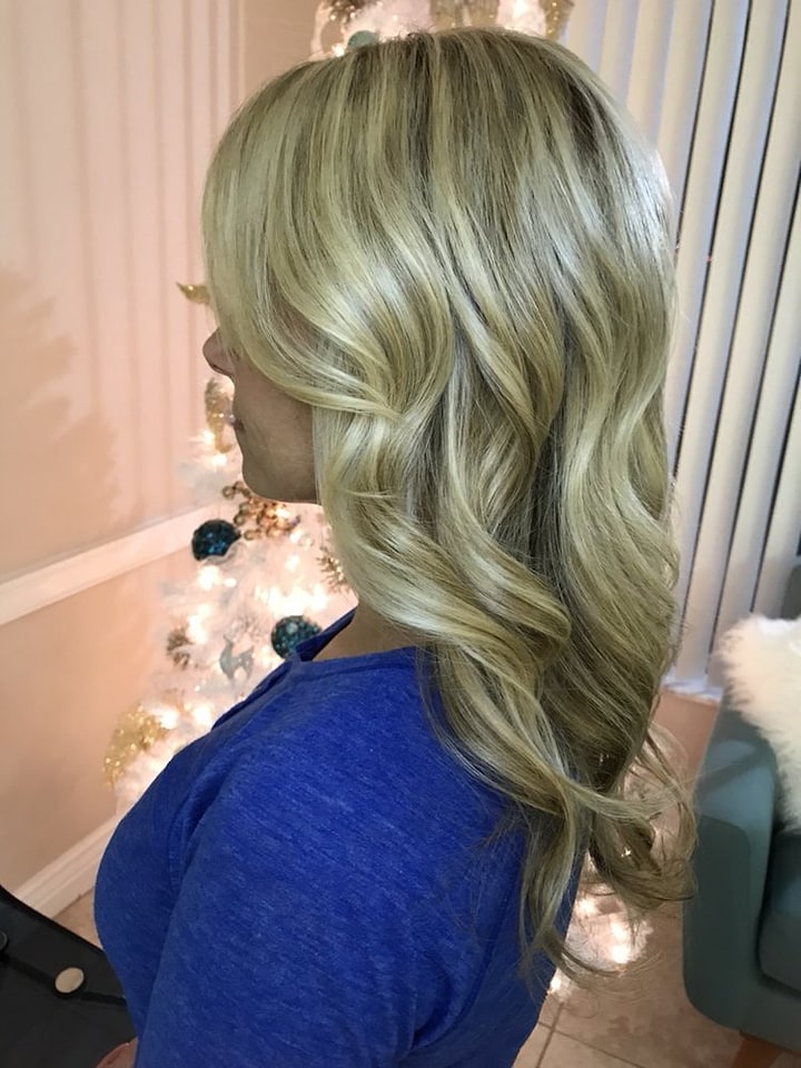 Dimensional blonde with voluminous waves